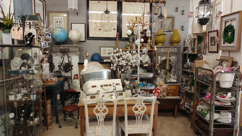 Vignettes-Antiques & Collectibles in San Diego CA