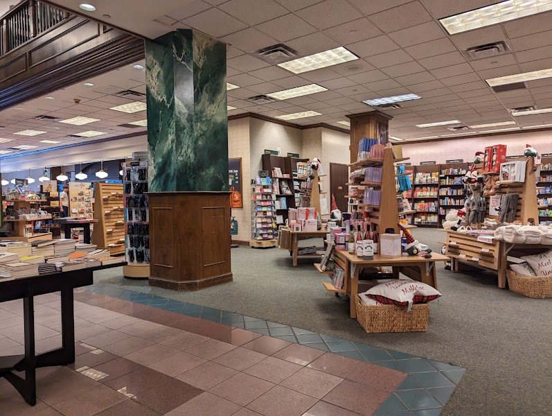 Barnes & Noble Booksellers Country Club Plaza