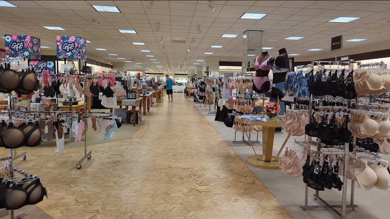 Dillard's Manhattan Town Center