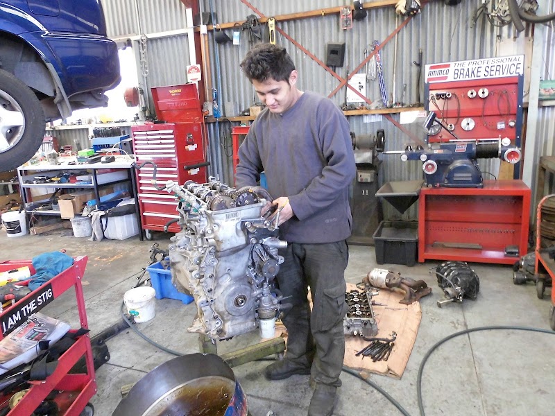 Dandy Auto Works - Car Mechanic Dandenong | Car Service Dandenong | Car Brake Repair Dandenong in Dandenong, Victoria