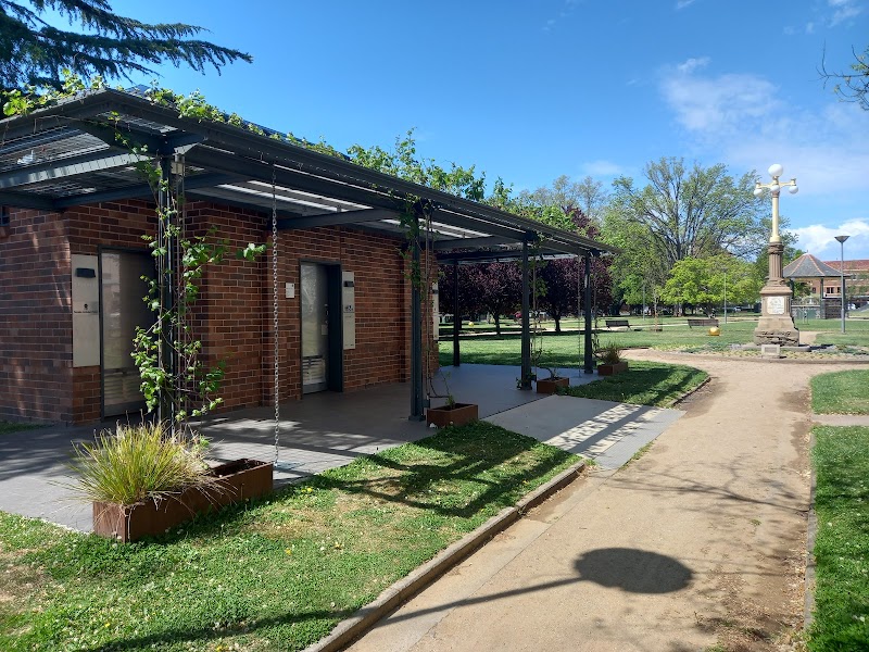 Public toilet in Orange, New South Wales