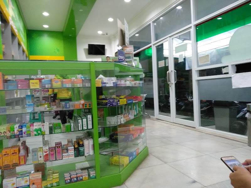 Toko apotek yang ada di Jatinegara, Jakarta Timur