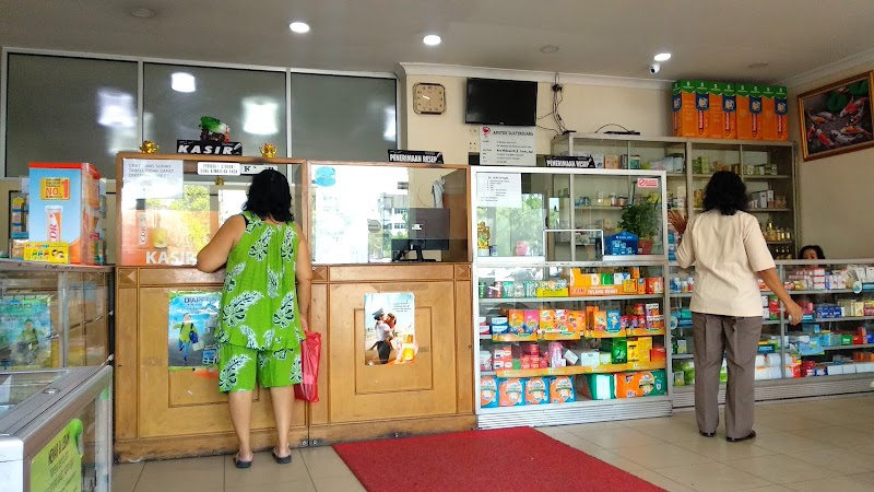 Toko apotek yang ada di Matraman, Jakarta Timur