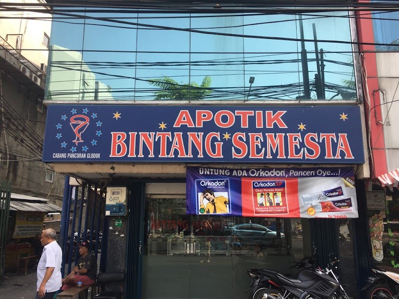 Toko apotek yang ada di Sawah Besar, Jakarta Pusat