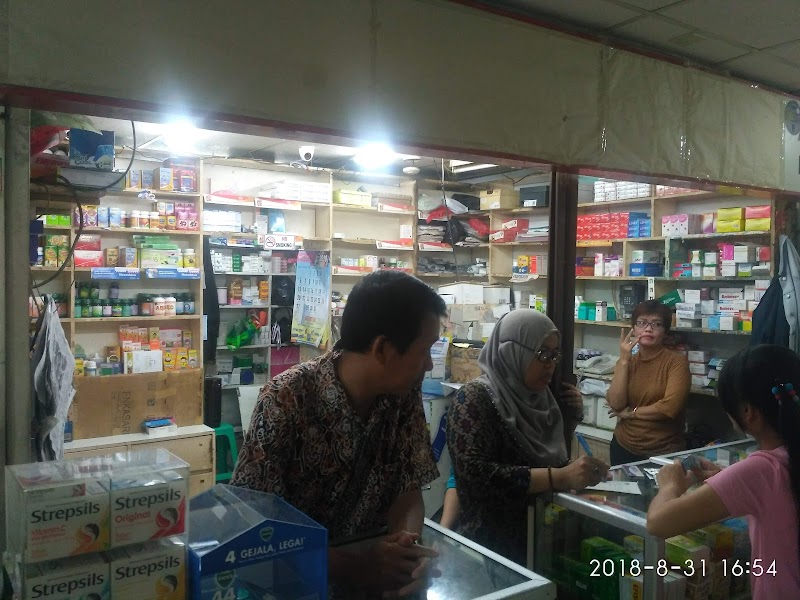Toko apotek yang ada di Sawah Besar, Jakarta Pusat