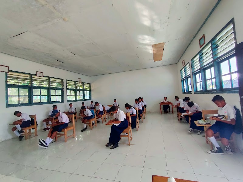 Foto apotek terdekat di Kab. Kepulauan Tanimbar