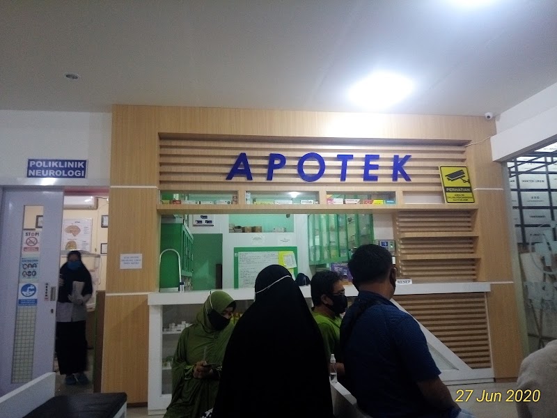 Foto apotek terdekat di Kota Makassar