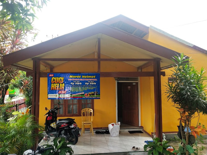 Toko Helm di Banggai Laut