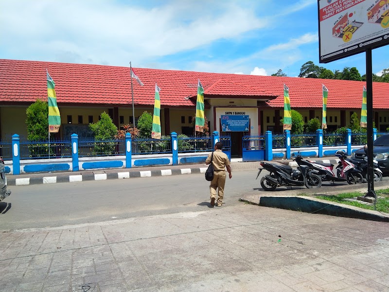 Toko Helm di Banggai Laut