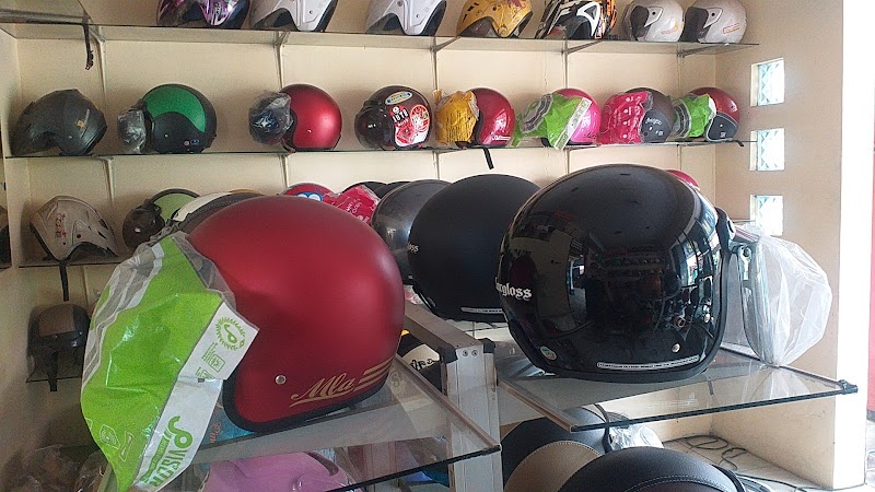 Toko Helm di Cilacap