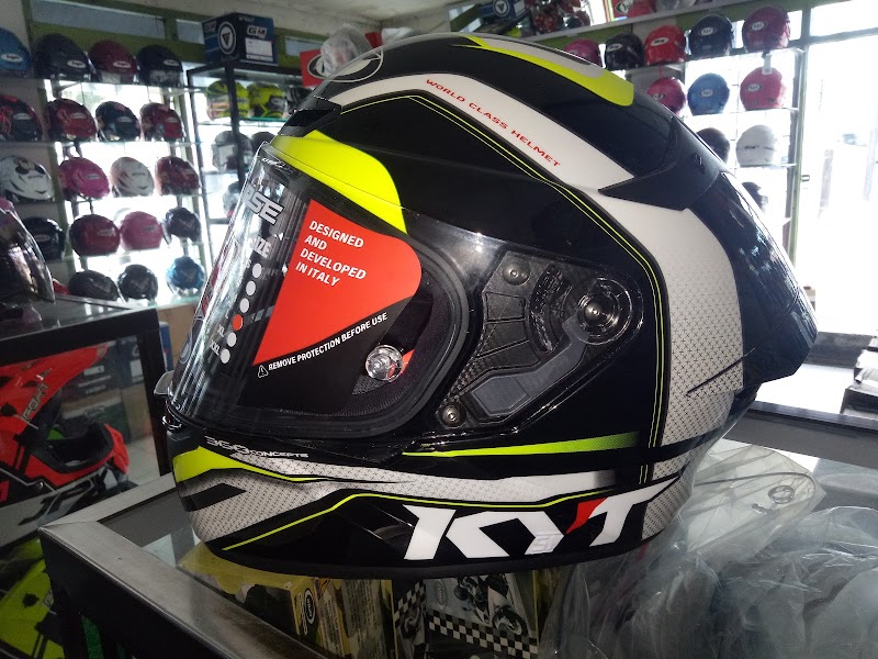 Toko Helm di Donggala