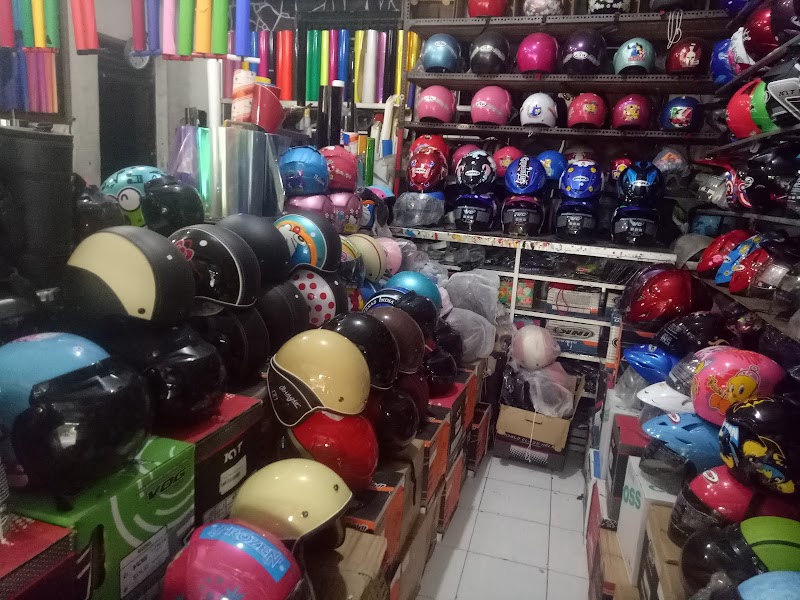 Toko Helm di Klaten