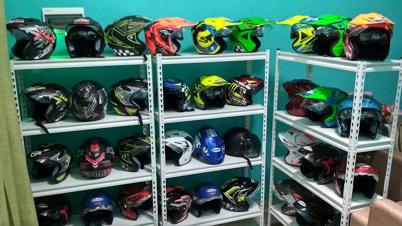 Toko Helm di Kutai Barat