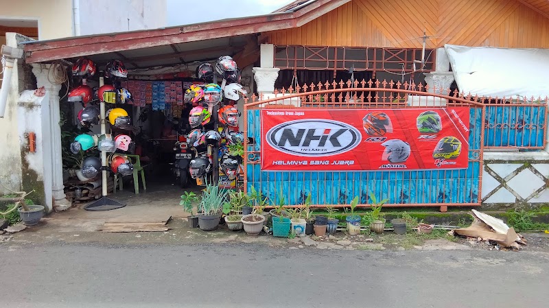 Toko Helm di Minahasa Selatan