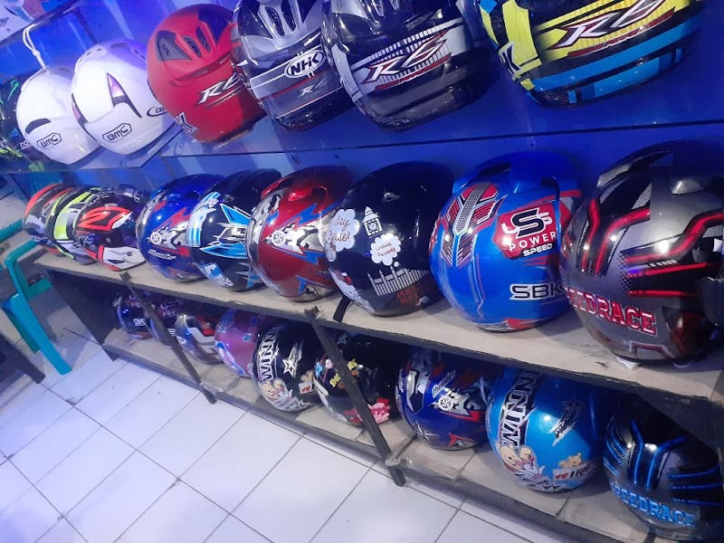 Toko Helm di Muara Enim