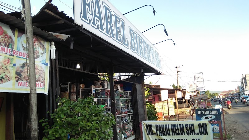 Toko Helm di Padang Panjang