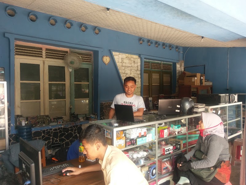 Service Laptop (1) terbaik di Kab. Purworejo