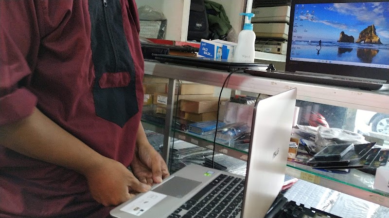 Service Laptop (1) terbaik di Kota Pekalongan