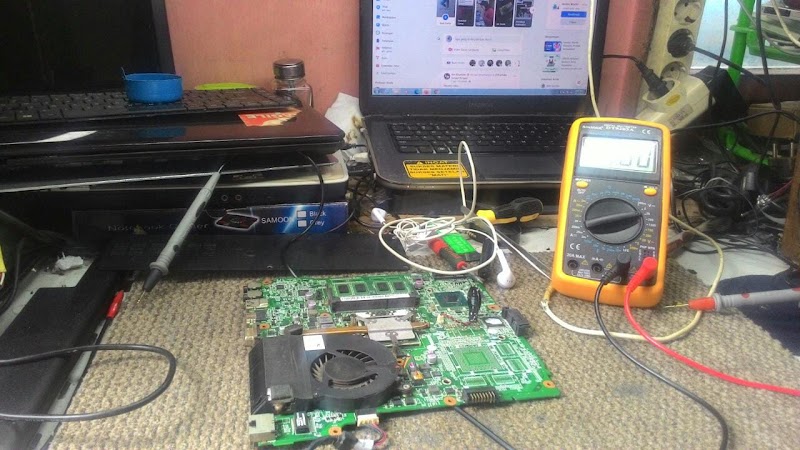 Service Laptop (1) terbaik di Kota Pontianak