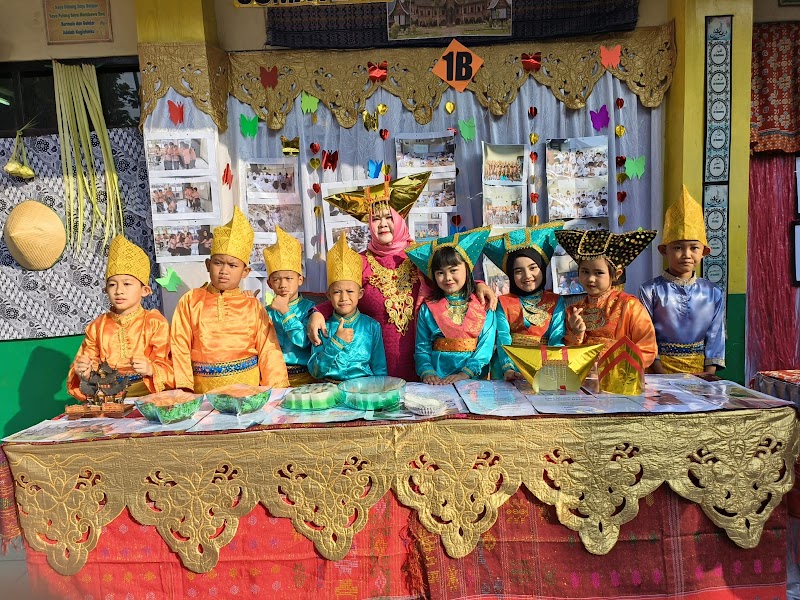 Sewa Baju Adat (1) terbaik di Kab. Bandung Barat