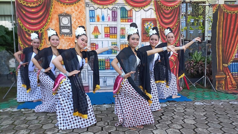 Sewa Baju Adat (1) terbaik di Kab. Banyumas