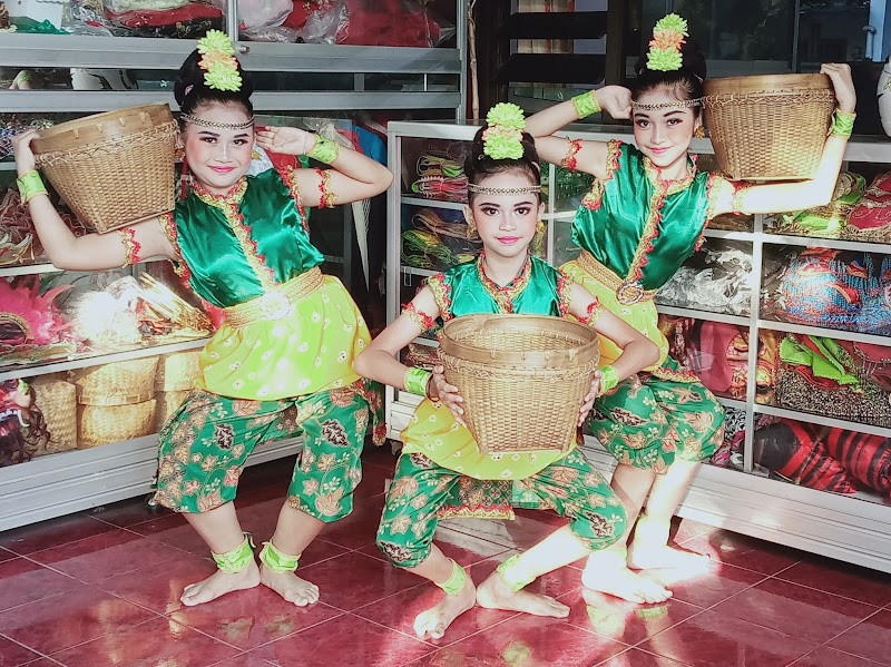 Sewa Baju Adat (1) terbaik di Kota Blitar