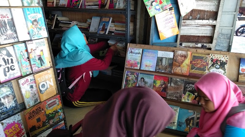 Toko Buku (2) terbaik di Kab. Lamongan