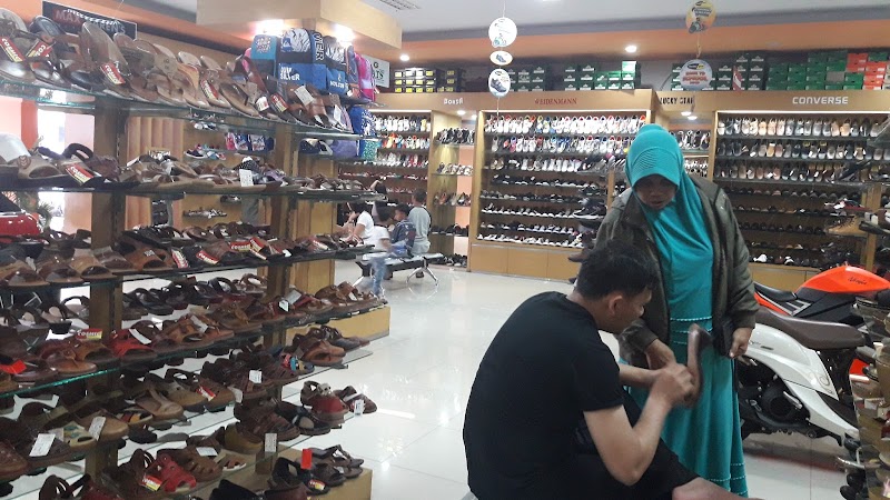 Toko Sepatu (2) terbaik di Kab. Garut