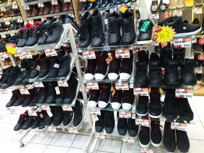 Toko Sepatu (2) terbaik di Kota Kupang