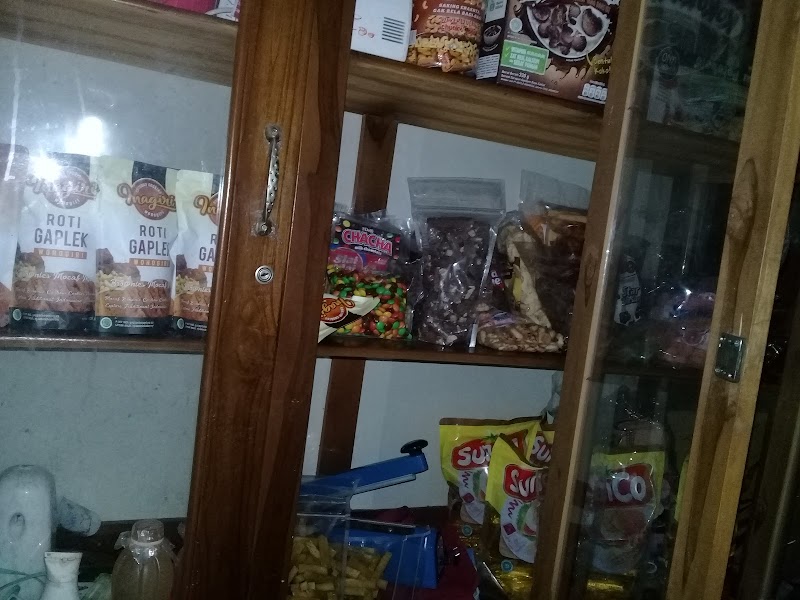 Toko Snack Kiloan (2) terbaik di Kab. Cilacap