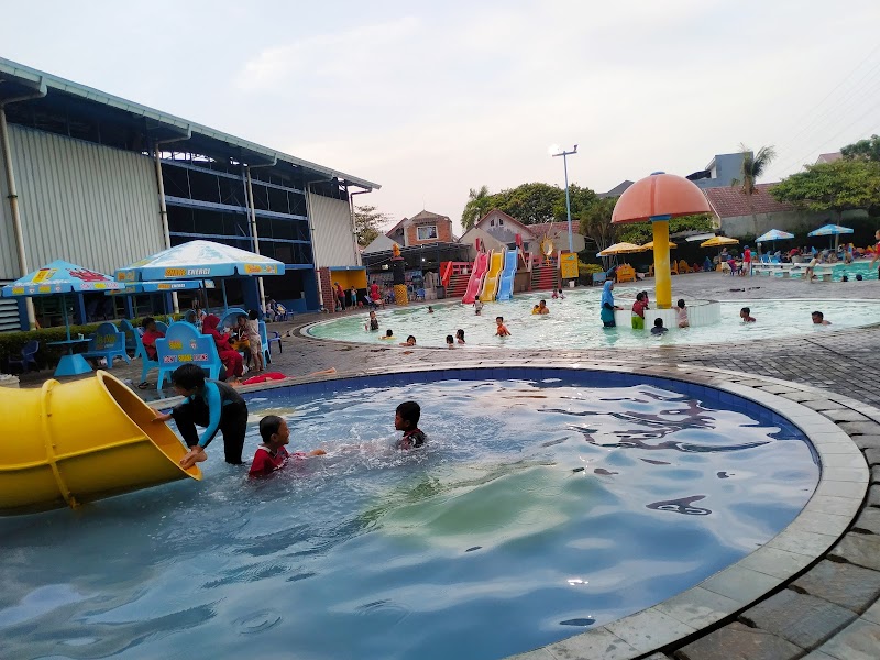 Clubhouse Magnolia in Medan Satria