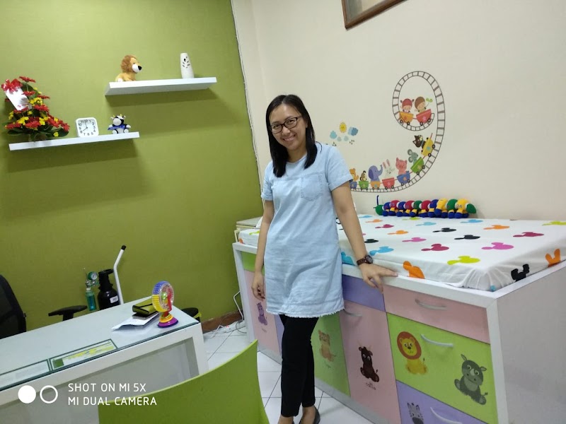 Dokter Anak dr. Sheila Febrina, SpA in Bandung Kulon