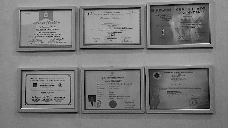Drg Furqan Bachri (Klinik Gigi Mezzanine B10) in Kota Surabaya
