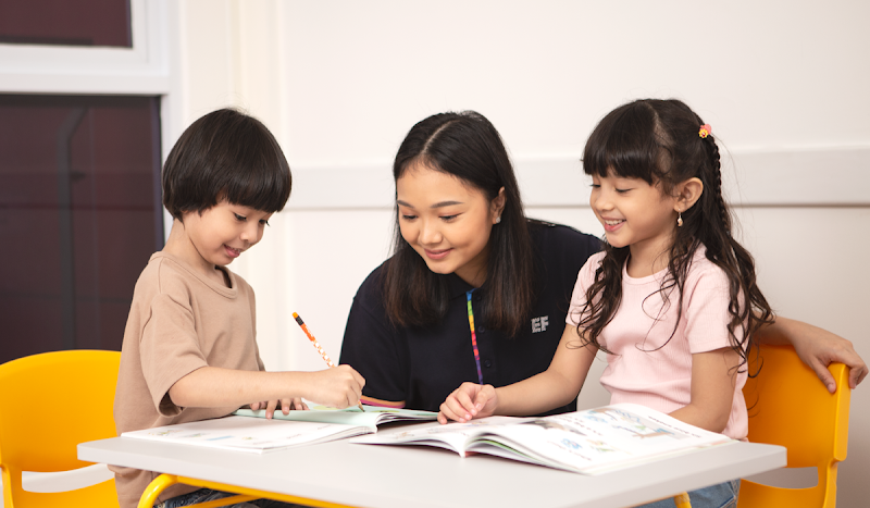 EF Jemursari Kursus Bahasa Inggris in Tenggilis Mejoyo