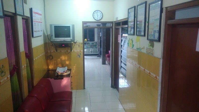 Klinik Bersalin Bidan Sri R.Suroto in Kota Salatiga