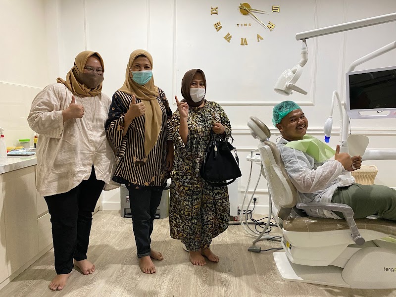 Klinik Gigi Solo Dentabila, Dental Clinic Solo, Dokter Gigi Solo in Kota Surakarta