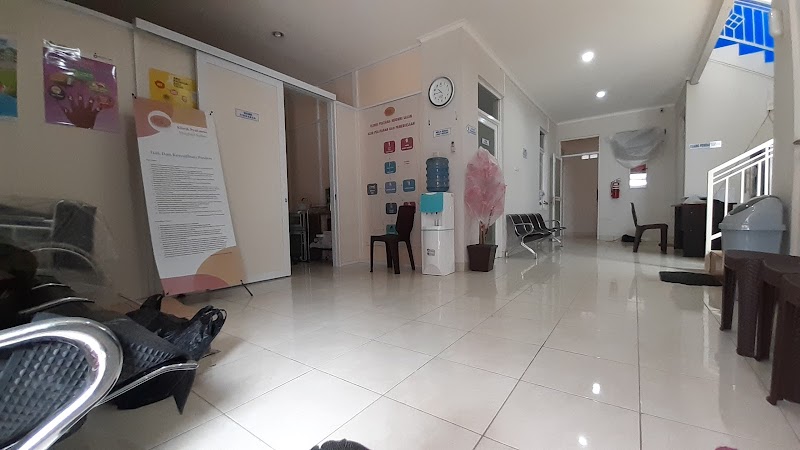 Klinik Pratama Mughni Salim in Bandung Kulon