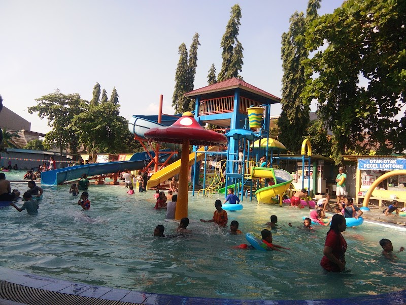 Kolam Renang Anggrek Sport Club in Bekasi Selatan