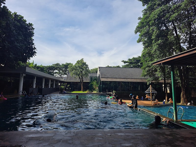 Kolam Renang Green Park in Jatiasih