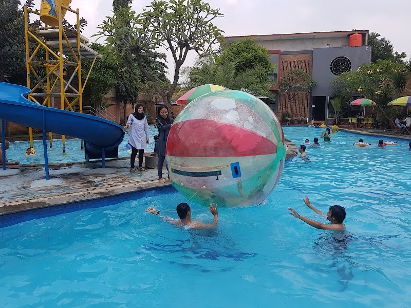 Kolam Renang Green Park in Jatiasih