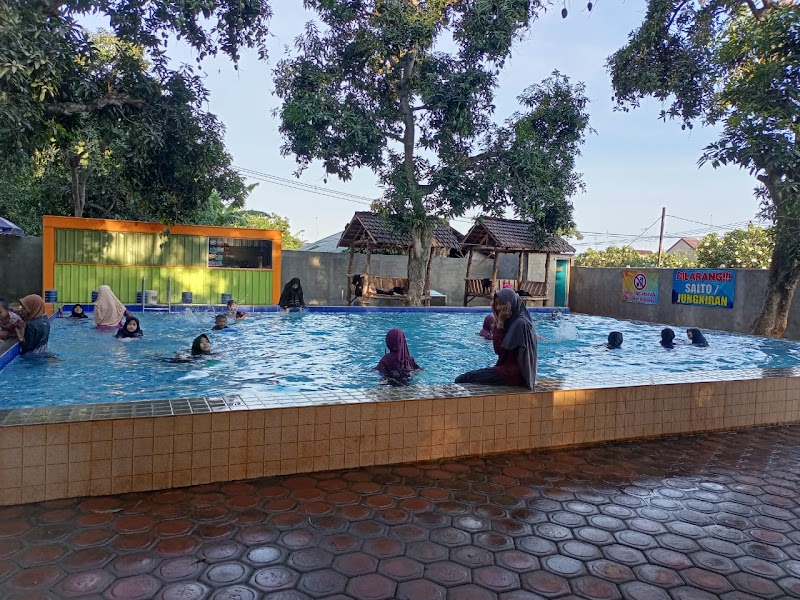 Kolam renang kendi in Kab. Lamongan