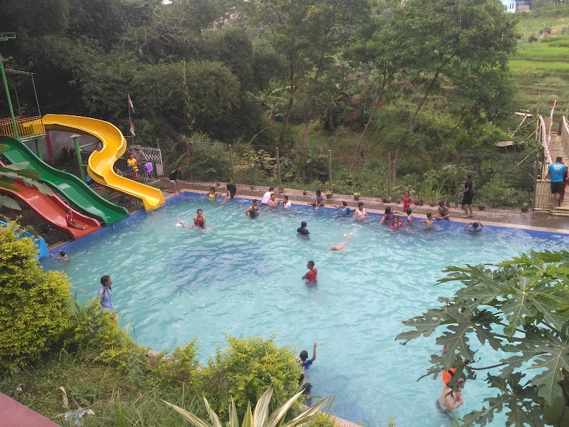 Kolam renang saung kuring in Arcamanik