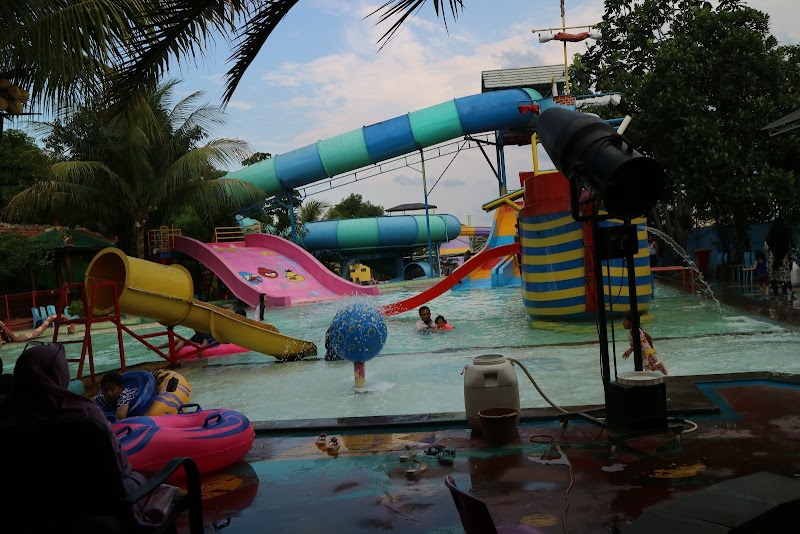 Kolam Renang Telaga H.KANO in Kab. Karawang