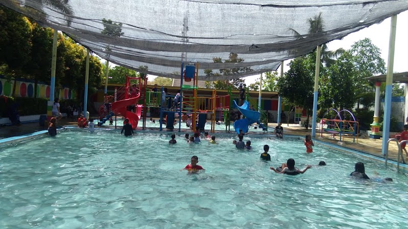 Kolam Renang/Waterboom Pradana in Kab. Wonogiri