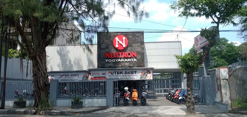 Les Baca Tulis Anak Hebat SMART in Kota Surakarta