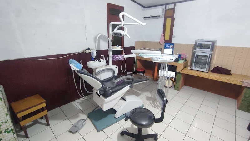 Poli gigi klinik azzahra in Kab. Kendal