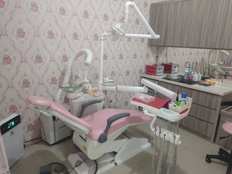 R Dental Care Citra Raya Tangerang in CitraRaya